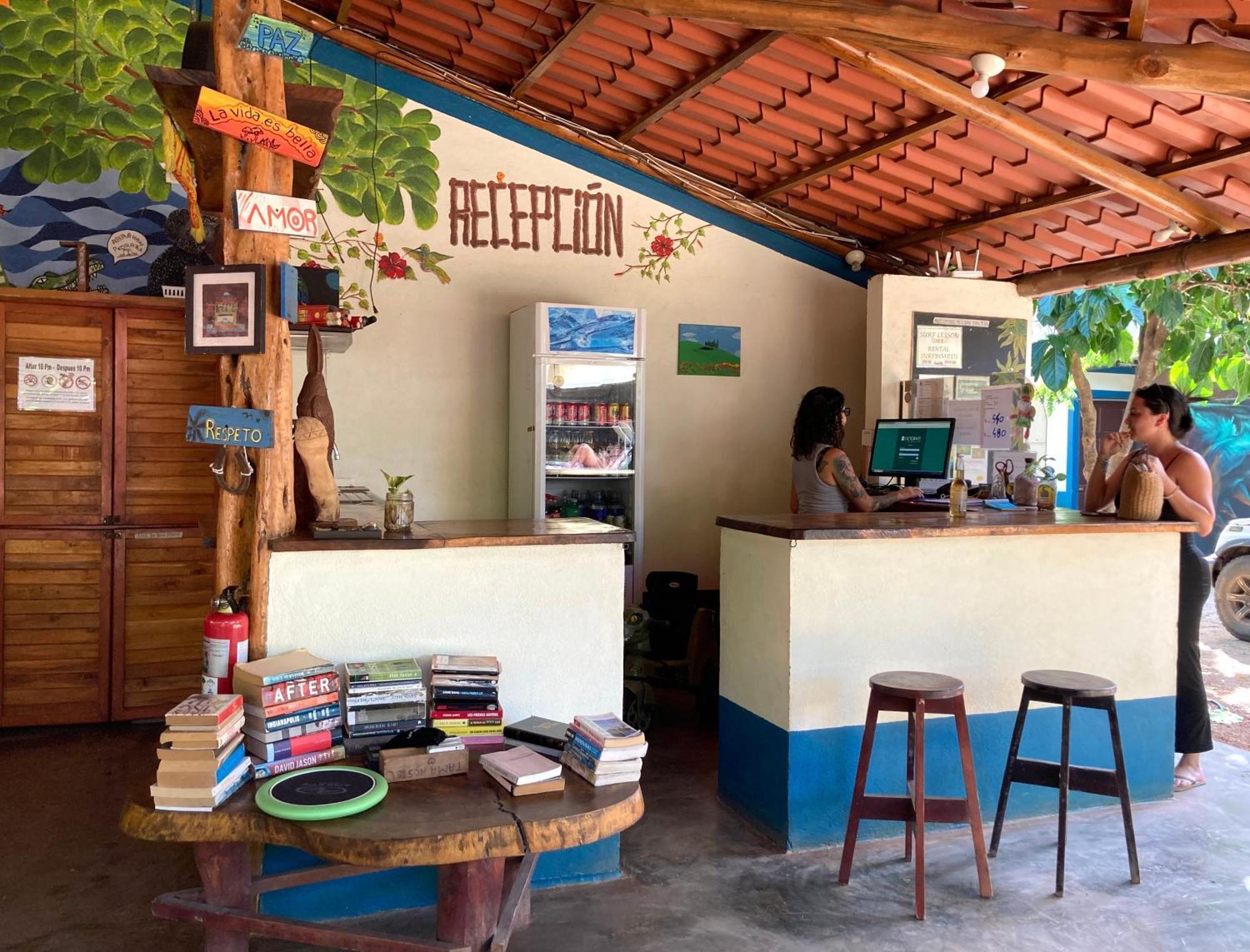 Tamahostel & Glamping Tamarindo Bagian luar foto