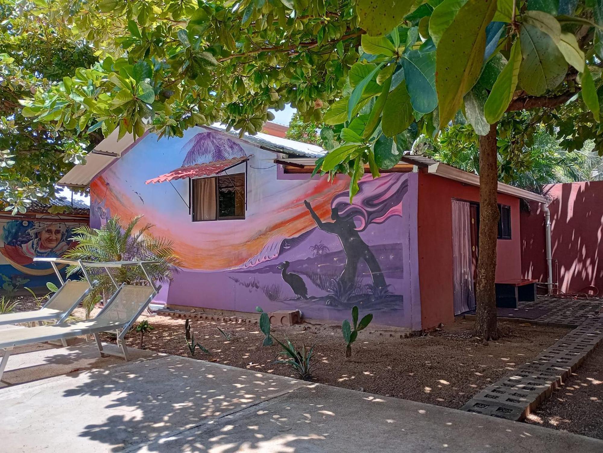 Tamahostel & Glamping Tamarindo Bagian luar foto